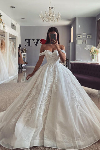 Gorgeous Ball Gown Off the Shoulder Tulle Wedding Dresses with Appliques