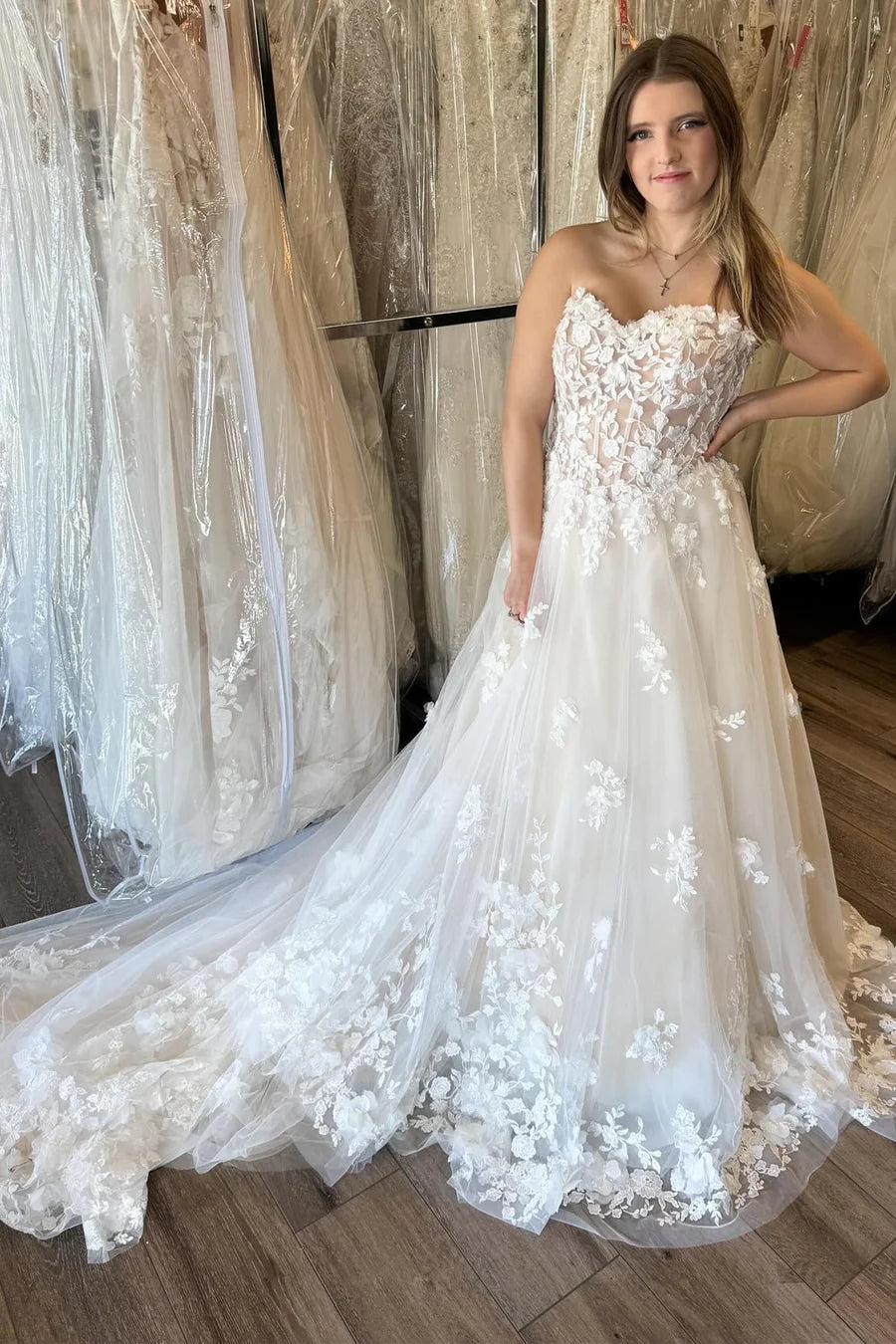 Bohemian A Line Sweetheart Tulle Wedding Dresses with Appliques VK24101911