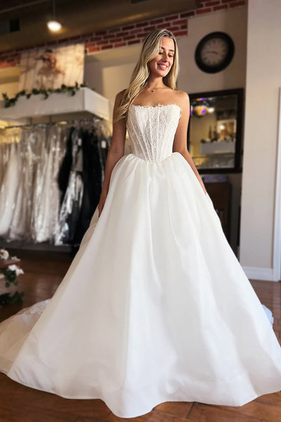 Gorgeous Ball Gown Scoop Neck Organza Satin Wedding Dress with Appliques VK1362002