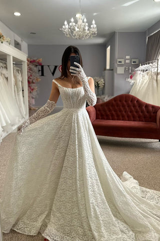 Romantic Scoop Neck Luxurious Lace Long Wedding Dresses with Sleeves