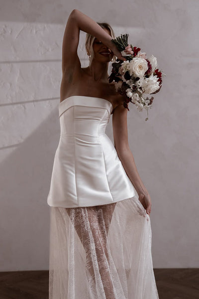 Fashion Sheath Strapless Satin Short Wedding Dress with Lace VK1361906