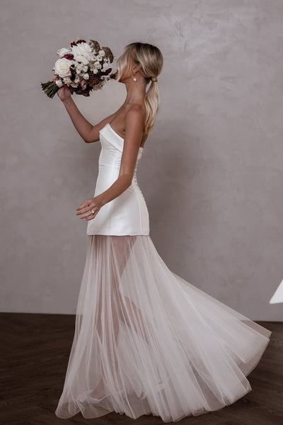 Fashion Sheath Strapless Satin Short Wedding Dress with Lace VK1361906