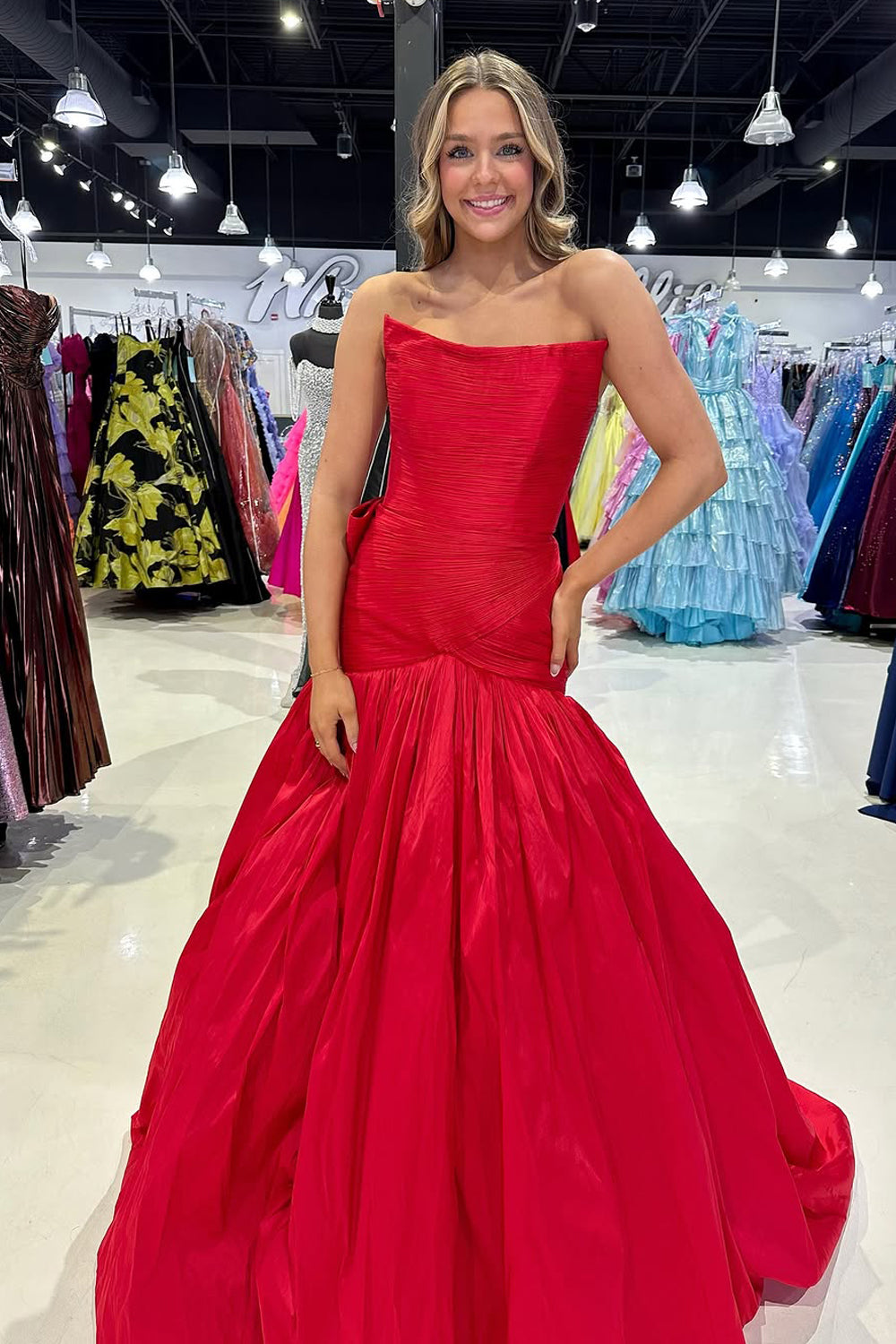 Cute Mermaid Scoop Neck Red Satin Prom Dresses VK24121801