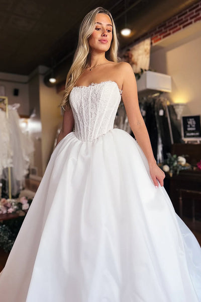 Gorgeous Ball Gown Scoop Neck Organza Satin Wedding Dress with Appliques VK1362002