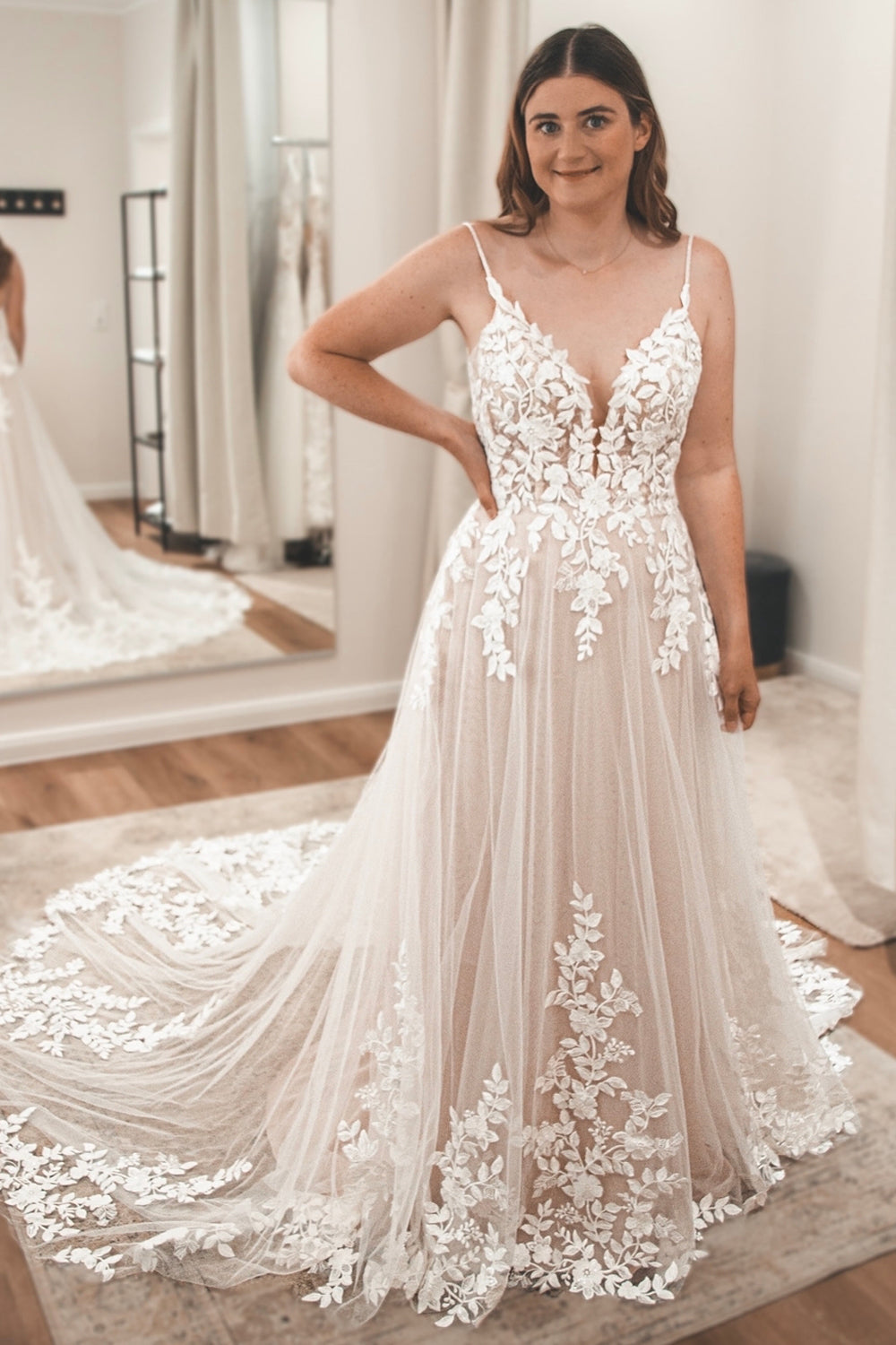 A Line V Neck Tulle Lace Wedding Dresses VK24102808