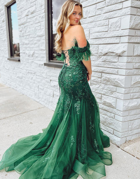 Charming Mermaid Sweetheart Dark Green Lace Prom Dresses with Feather VK24102304