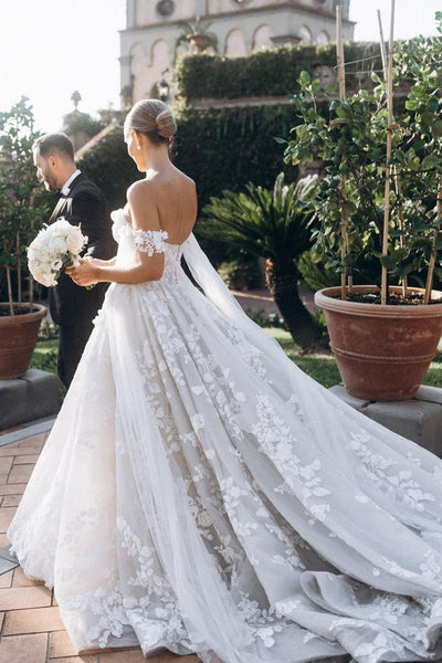 Gorgeous Ball Gown Off the Shoulder Lace Tulle Wedding Dresses VK24102413